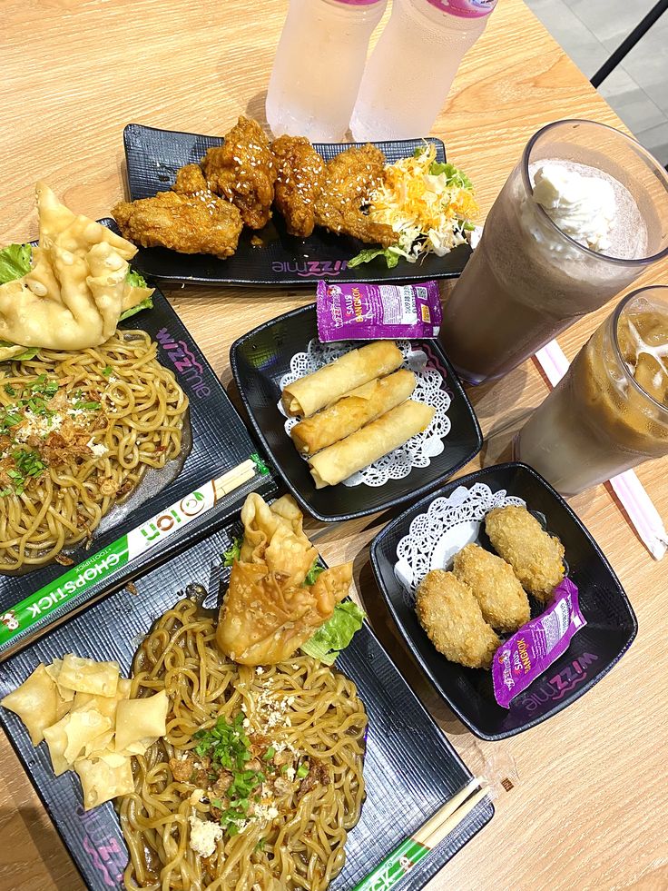 Wizzmie Tempat Kuliner Pedas dengan Konsep Kekinian